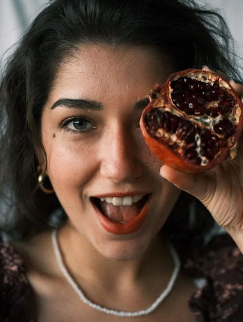 Home Medicine Pomegranate also has red seeds 